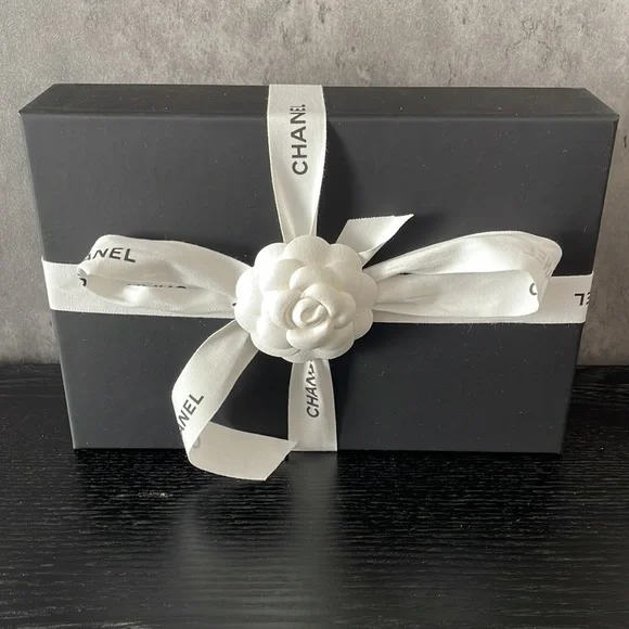 LIMITED EDITION CHANEL SO BLACK QUILTED FLAP PHONE HOLDER WITH CHAIN - Picture 8 of 9